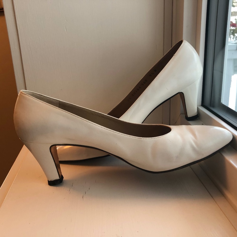 Salvatore Ferragamo White Leather Pumps, 9.5B
